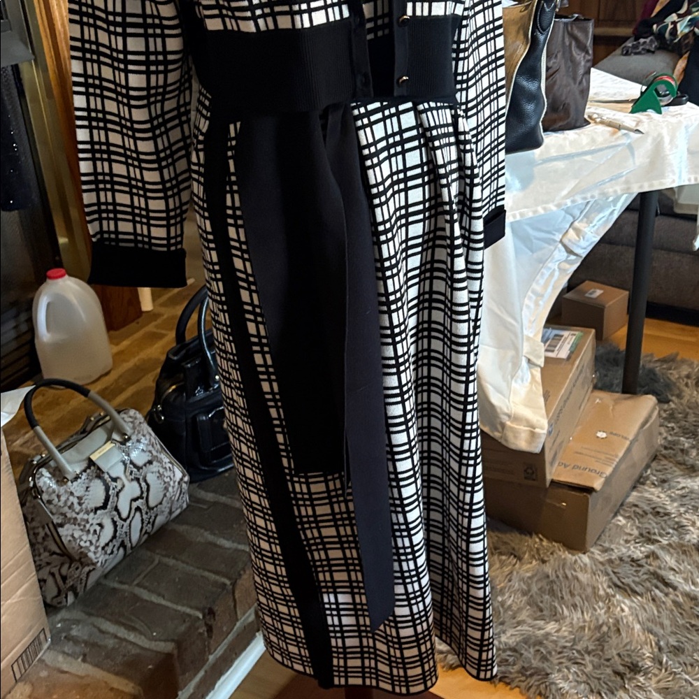 Toccin Elegant Black and White Checkered sweater dress with matching cardigan. - Picture 5 of 11